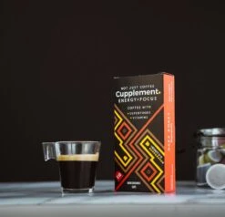 Cupplement Energy/Focus Blend Dark Roast Espresso - 10 Nespresso Koffiecups - Koffie Met Vitamines, Extra Cafeïne En Superfoods - Duurzame Biologische Afbreekbare Koffie Capsules -Koffie Verkoop 1200x1157