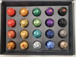 Koffie Proeverij Pakket Met 20 Stuks Verschillende Smaken En Mystery Card 'Enjoy The Sweet Moment' Met Persoonlijke (video) Boodschap | Verjaardag | Sinterklaas | Kerstpakket | Vaderdag | Moederdag | Jubileum | Valentijnsdag -Koffie Verkoop 1200x899